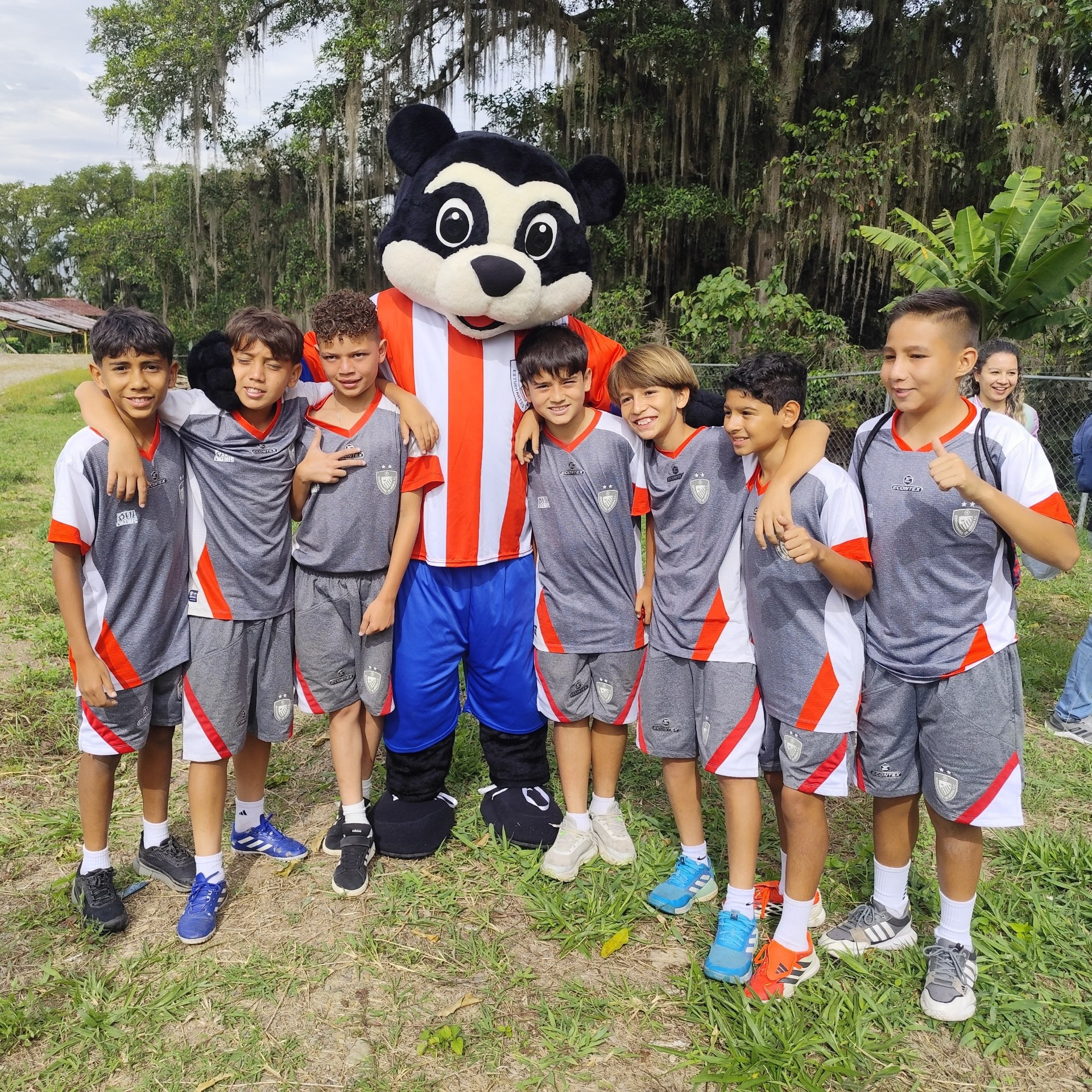 Diario Frontera, Frontera Digital,  Deportes, ,Niños de Estudiantes de Mérida sembraron 110 árboles en su sede