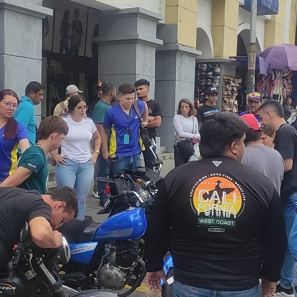 Diario Frontera, Frontera Digital,  Sucesos, ,Camión de verduras sin control arrasa con 40 motocicletas estacionadas frente a la Plaza Bolívar