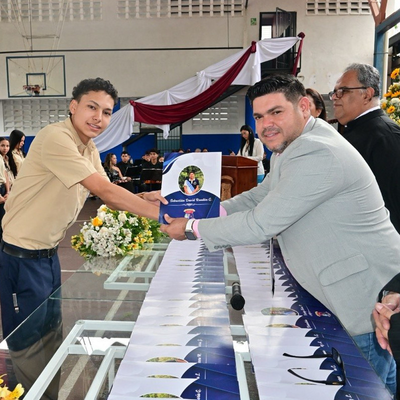 Diario Frontera, Frontera Digital,  Regionales, ,56 nuevos bachilleres egresaron de la U.E. Colegio "Rita Mora de Barrios" en Zea