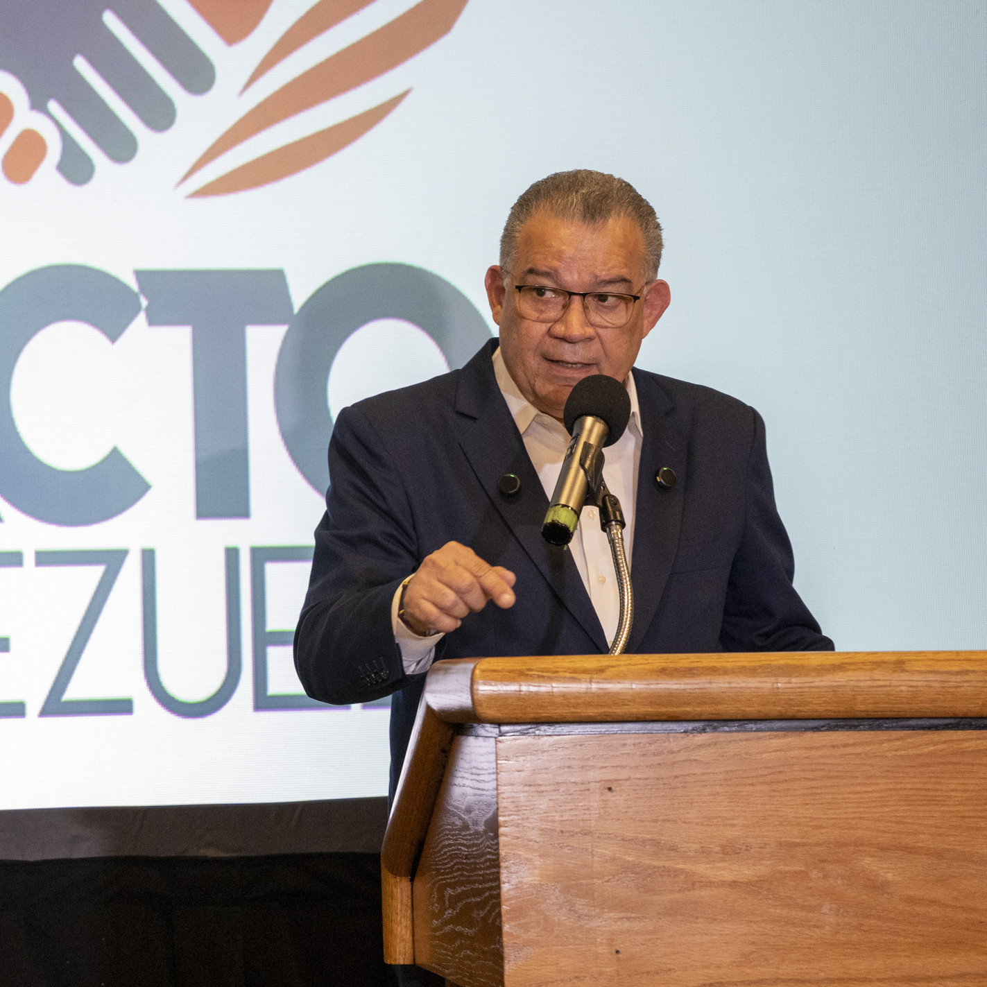 Diario Frontera, Frontera Digital,  Politica, ,Enrique Márquez regresa a la escena política: “Quiero ayudar en la transición”