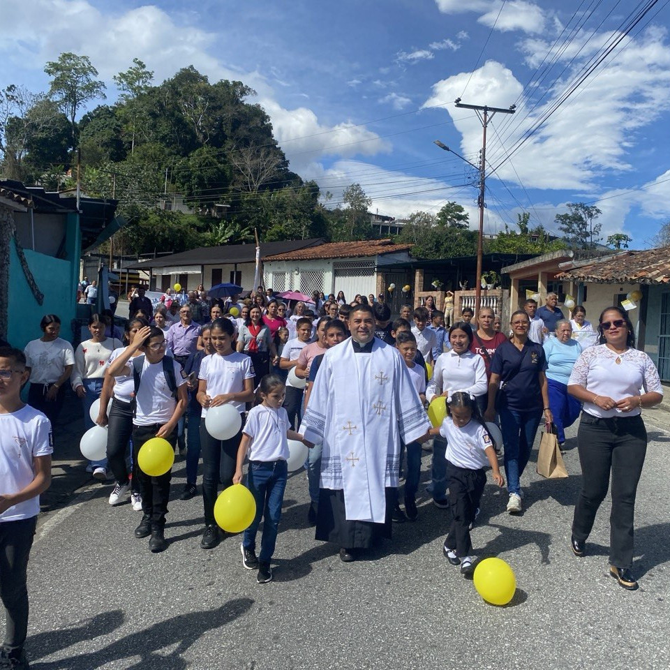 Diario Frontera, Frontera Digital,  Mocoties, ,Comunidades de El Amparo y San Pedro en Tovar dan la bienvenida al nuevo párroco Carlos Gustavo Araújo