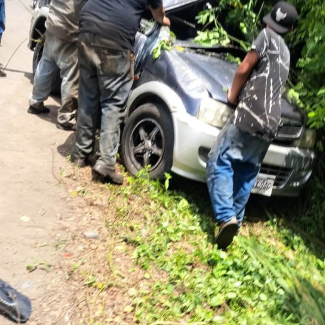 Diario Frontera, Frontera Digital,  Sucesos, ,Pésimo estado de la carretera provocó vuelco de camioneta en Alberto Adriani