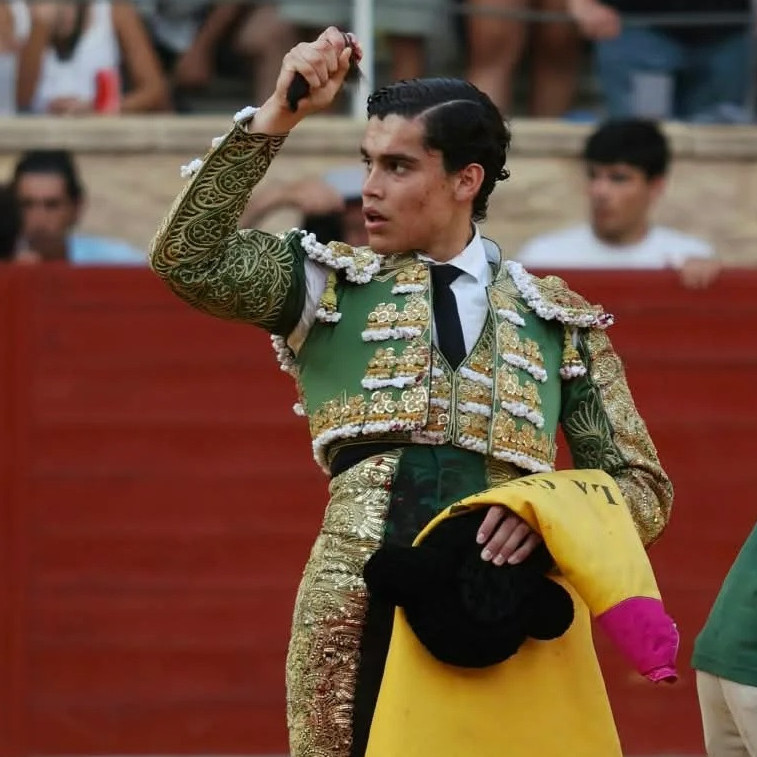 Diario Frontera, Frontera Digital,  Entretenimiento, ,Rafael de la Cueva corta oreja de sumo peso en Villaseca