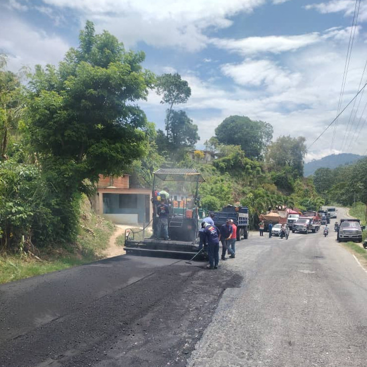 Diario Frontera, Frontera Digital,  Mocoties, ,Gobierno bolivariano vertió 80 toneladas de asfalto en Pinto Salinas